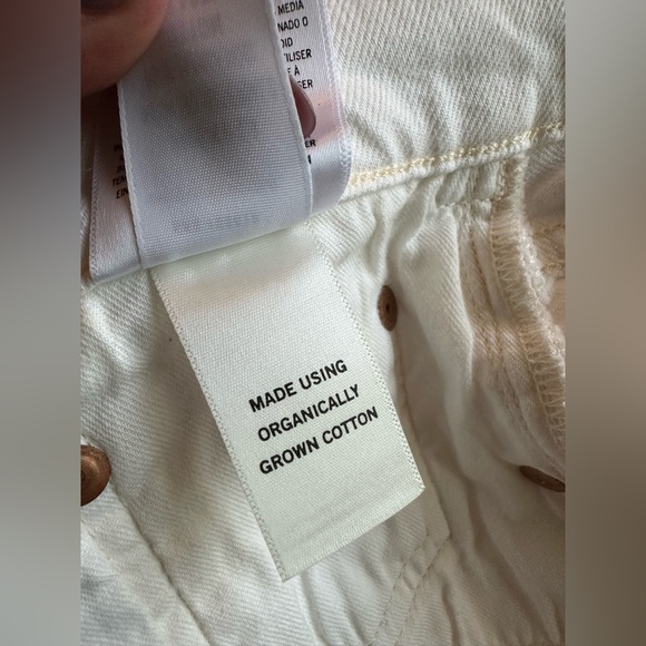 CITIZENS OF HUMANITY
WOMEN'S CHARLOTTE CROP JEAN 
White
Size 31
1762B-1377 - Picture 4 of 8